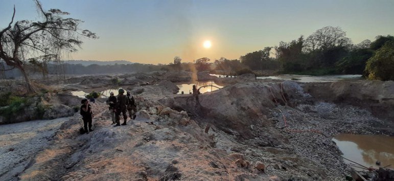 Governo envia Força Nacional a terra indígena tomada por garimpo